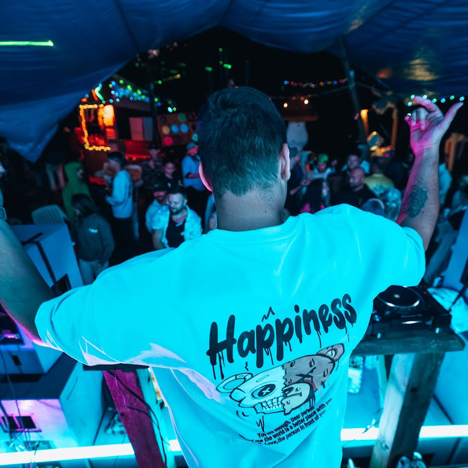 AU7ENTIK performance 4